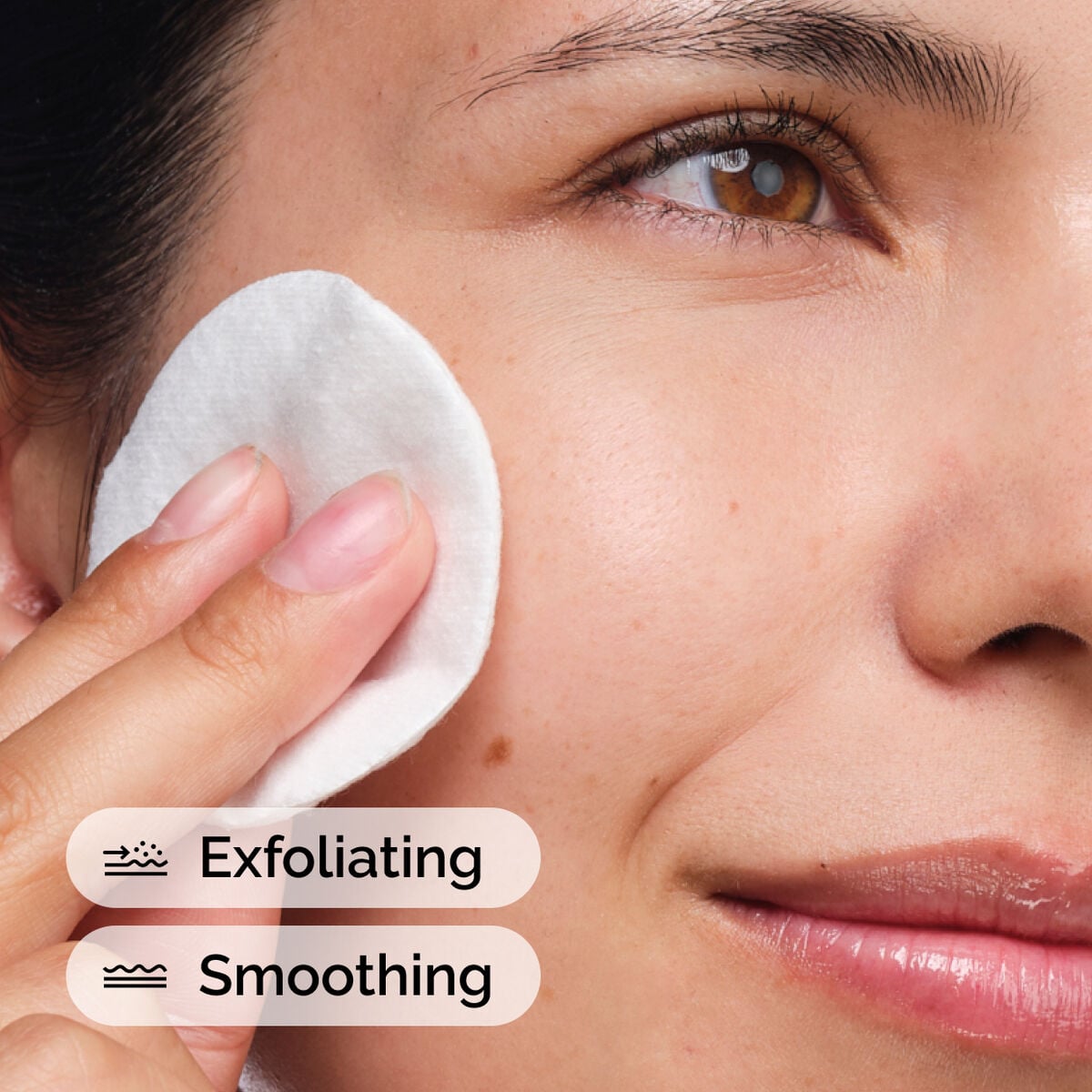 glycolic-acid-7-exfoliating-toner-q6 ord-glycolic-acid-exfoliating-toner-model-application-with-benefits.jpg